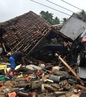 Tsunami deixa 222 mortos e mais de 800 feridos na Indonésia, segundo autoridades