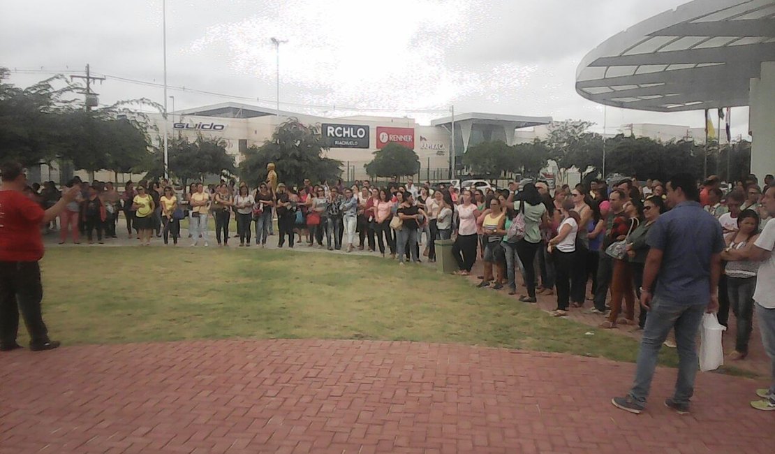 Professores municipais entram em greve por tempo indeterminado em Arapiraca