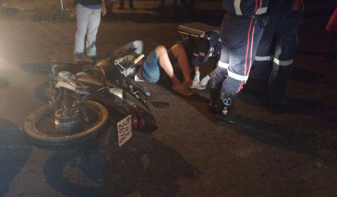 [Vídeo] Colisão entre carro e moto deixa uma pessoa ferida em Arapiraca
