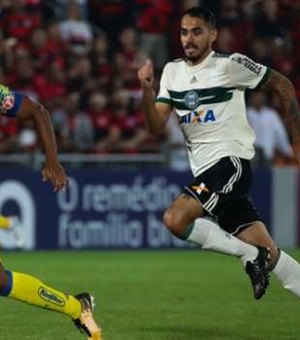 Brasileirão: Flamengo vence, Vitória perde mais uma e domingo com jogos equilibrados