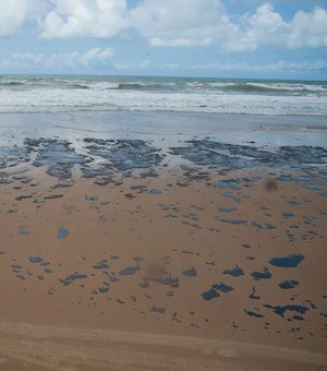 Pesquisador da Ufal alerta para o impacto das manchas de petróleo no litoral