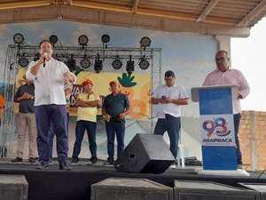 Vereadora participa do Festival do Abacaxi e ressalta e importância econômica da cultura para a região