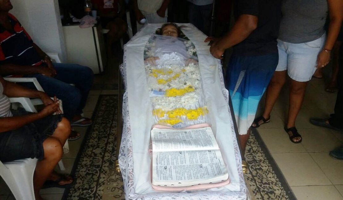 Corpo de garota dada como morta retorna para exames no IML de Maceió
