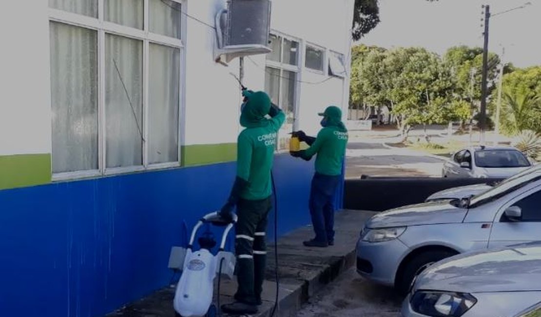 Casal faz desinfecção de locais de trabalho para prevenção ao coronavírus