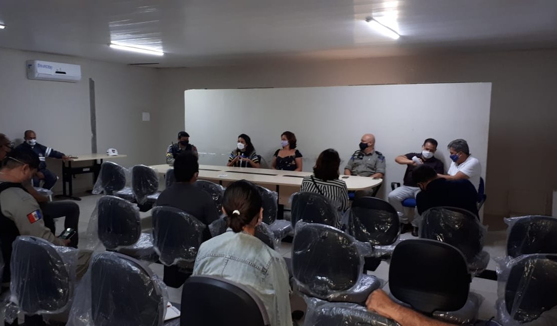 Reunião discute ocupação de adolescentes na orla de Maceió nos finais de semana