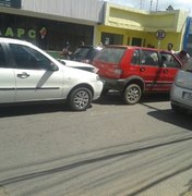 Acidente resulta em engavetamento no centro de Arapiraca