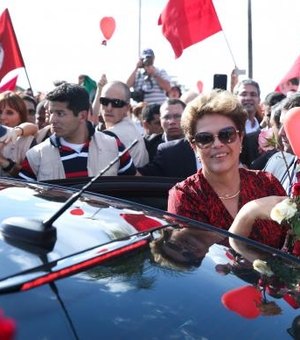 Dilma Rousseff deixa o Palácio da Alvorada e segue para Porto Alegre