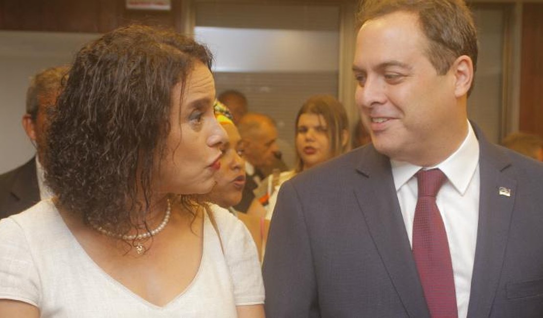 Governo de Pernambuco abre concurso para ‘lésbicas, bissexuais, travestis e transexuais’