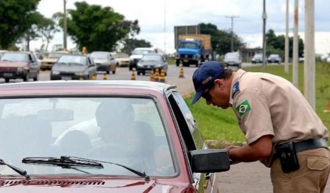 Motoristas multados podem consultar dados de agentes de trânsito pela internet