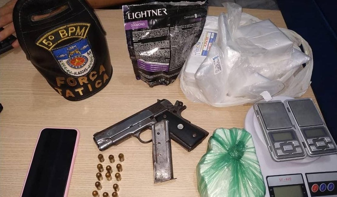 Jovem é preso com cocaína e pistola em residência do Benedito Bentes