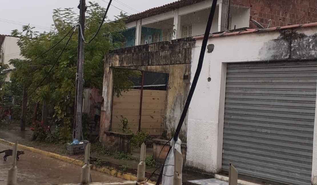 Fiação de telefone cai em Barra Grande e rede fica instável em Maragogi
