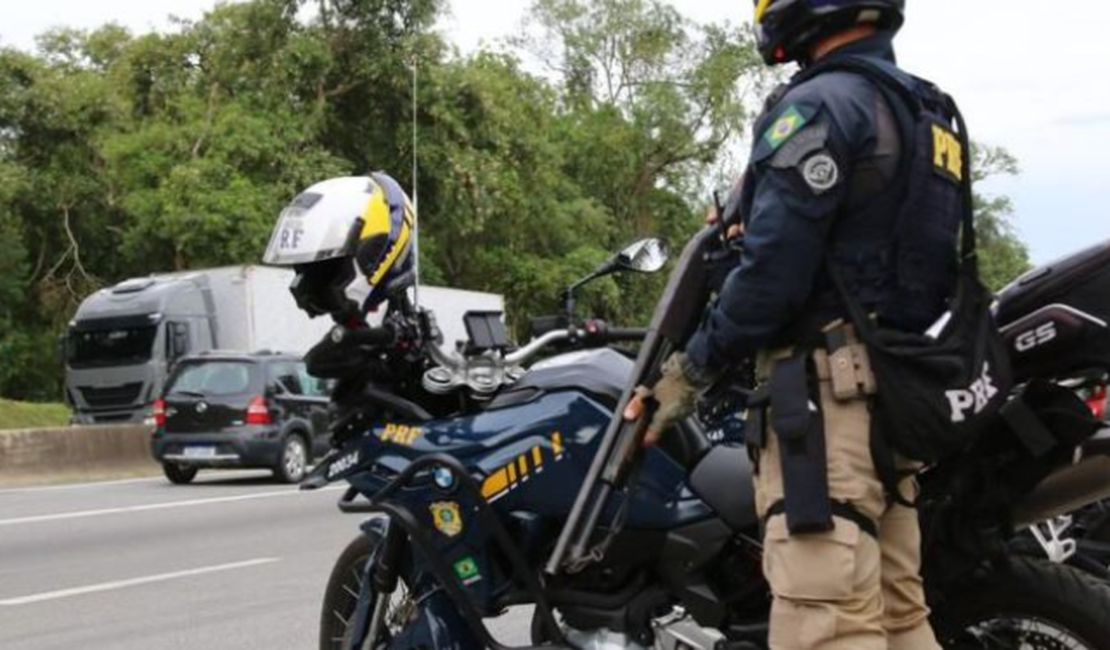 PRF recupera na Bahia moto furtada há 8 anos em AL