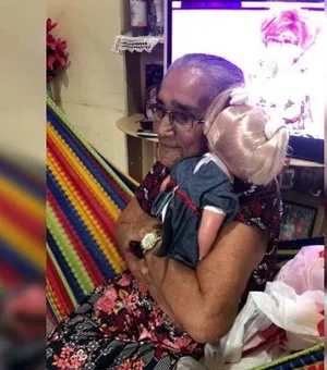 Aos 78 anos, avó realiza sonho ao ganhar de aniversário sua 1ª boneca