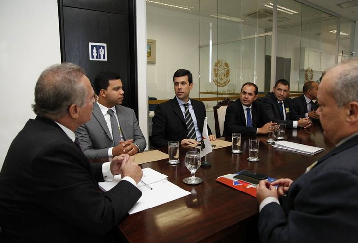 Renan recebe prefeitos em Brasília e anuncia vinda de ministros a Alagoas