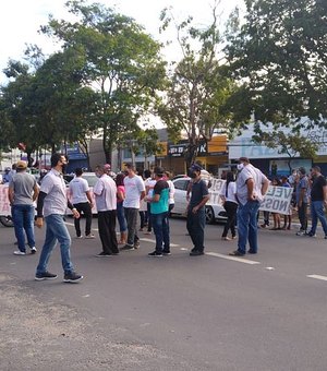 Ex-funcionários da Veleiro voltam a protestar e interditam Av. Fernandes Lima