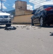 Veículos colidem no bairro Novo Horizonte, em Arapiraca