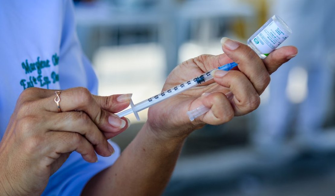 Algumas vacinas demandarão 3ª dose, diz presidente da Anvisa