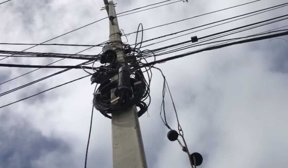 Prefeitura notifica Equatorial para promover ordenamento de cabos em postes