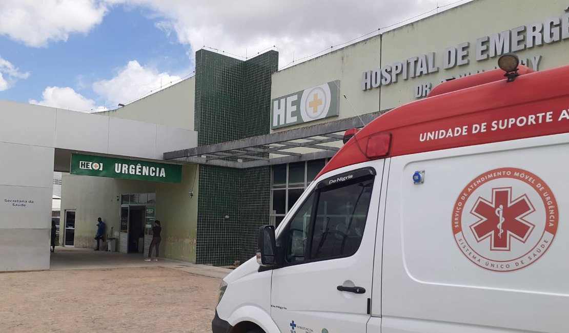 Técnica do Samu que estava de folga realiza primeiros socorros a vítima de acidente, em Arapiraca