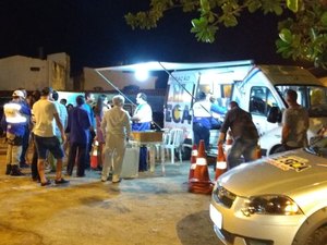 Homem com mandado de prisão por homicídio é preso durante abordagem da Lei Seca