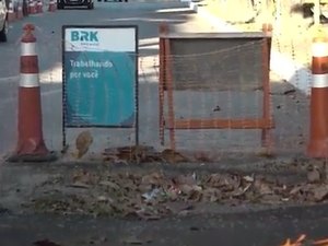 Comerciantes e moradores cobram recuperação de buraco na Av. Antônio Gomes de Barros