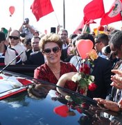 Dilma Rousseff deixa o Palácio da Alvorada e segue para Porto Alegre