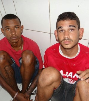 Após abordagem, dupla é detida com motocicleta roubada em Maceió