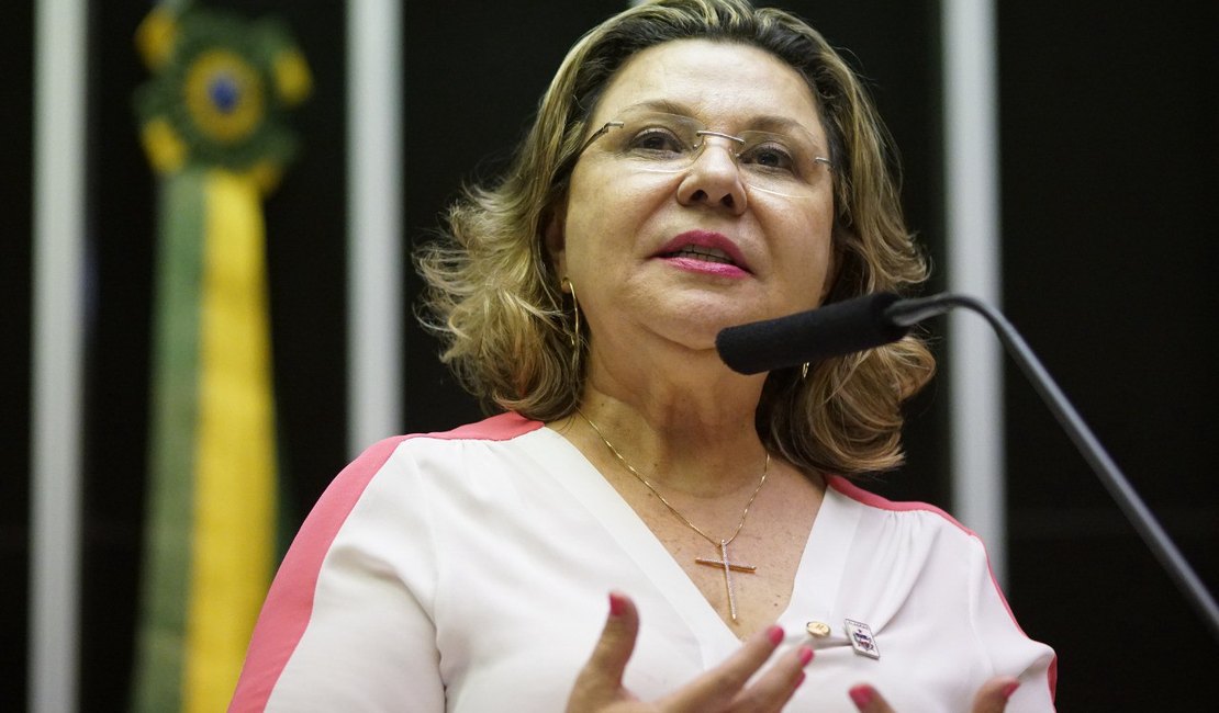 Tereza Nelma pede sensibilidade pela inclusão da saúde da mulher, em Brasília