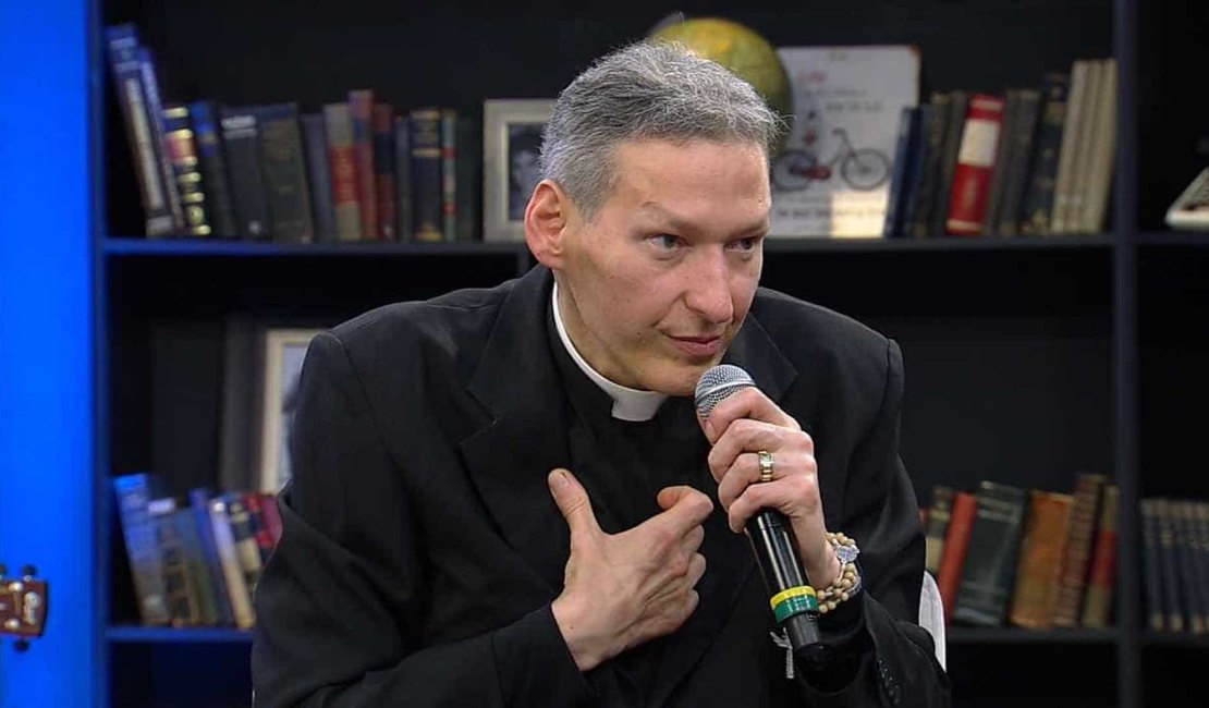 'Bendito empurrão': padre Marcelo Rossi diz ver novo sentido à vida