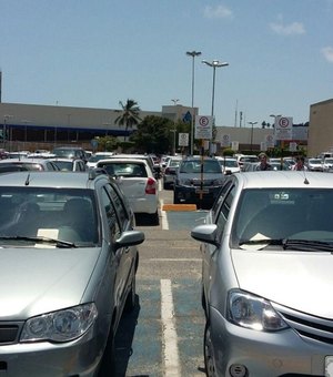Credencial de estacionamento para idosos poderá ser feita em shoppings