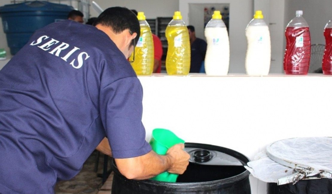 Reeducandos transformam óleo saturado em produtos de higiene
