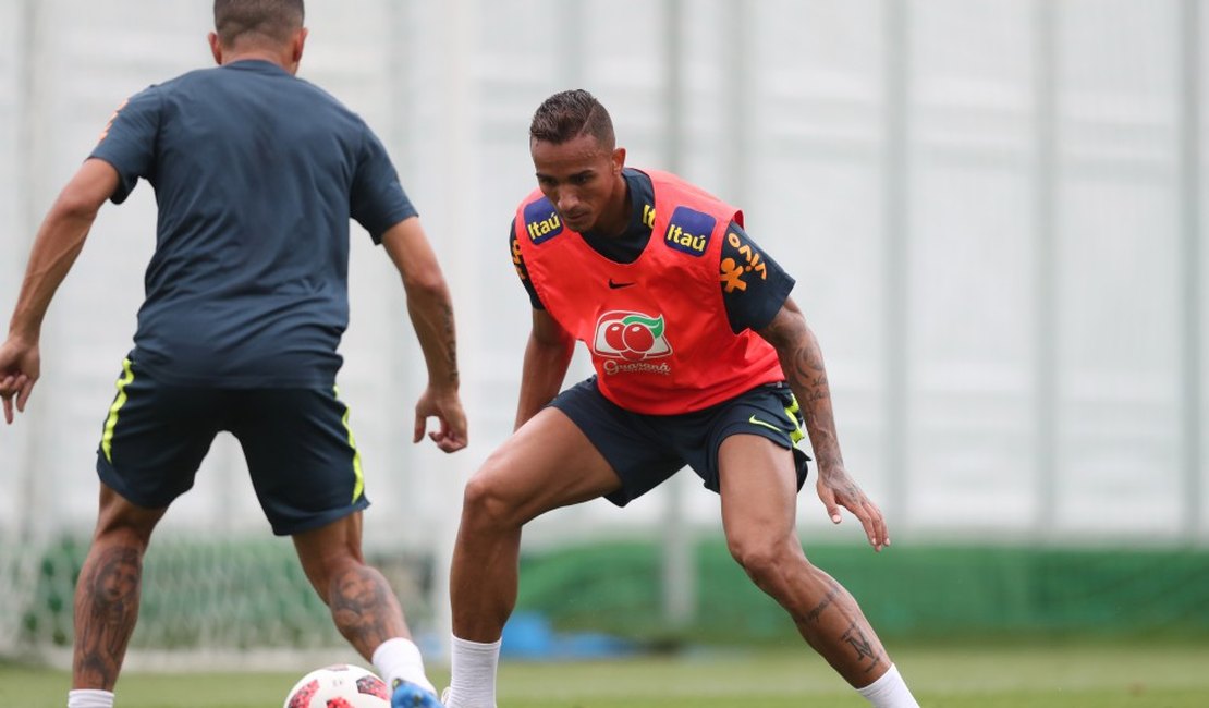 Lateral Danilo se lesiona e está fora da Copa do Mundo