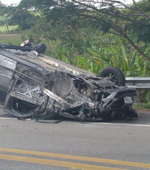 [Vídeo] Ninguém fica ferido em acidente envolvendo dois caminhões e três carros na BR 316 em Belém