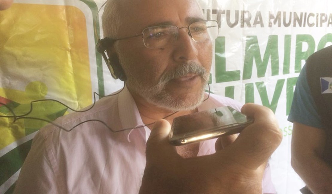 Questionado sobre corrupção, Padre Eraldo foge de entrevista e é chamado de destemperado
