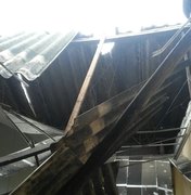Parte do teto do Labmar desaba em função das chuvas neste domingo