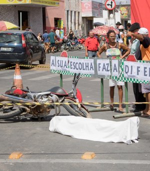 Blitz de orientação pré-carnaval simula acidente e atrai a atenção das pessoas em Girau do Ponciano