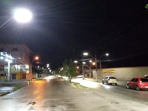 Prefeitura instala mais de 200 luminárias de LED nas imediações do HGE