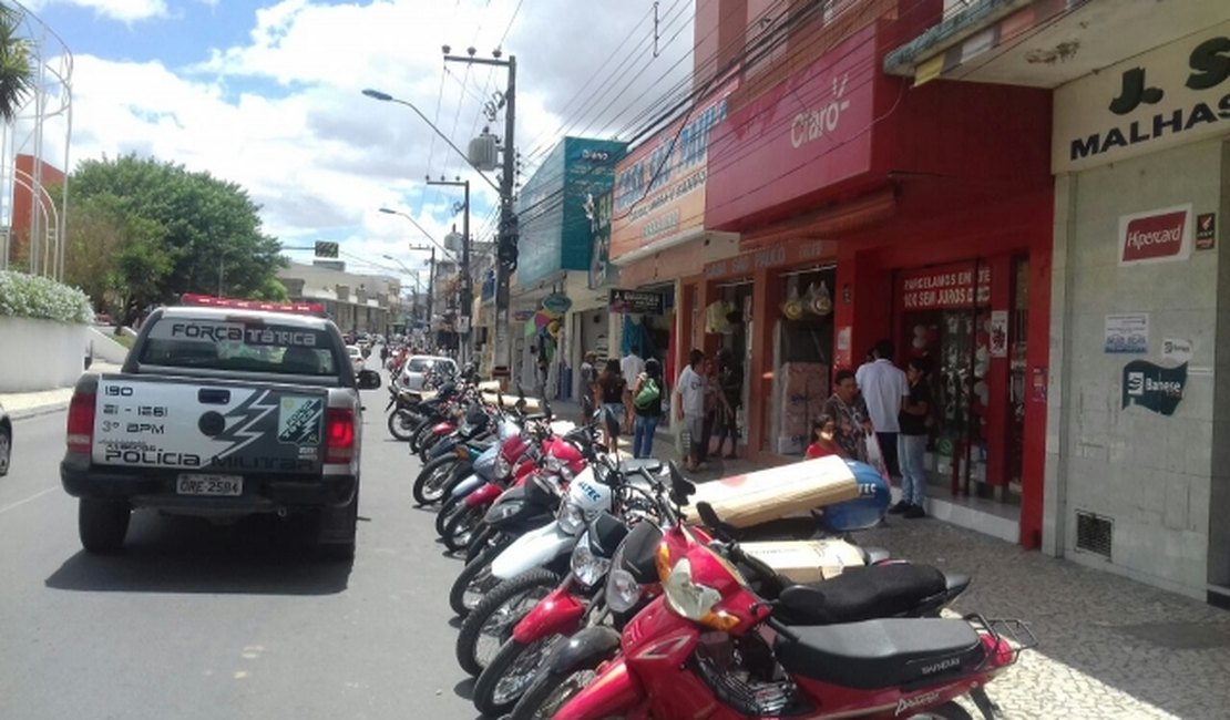 Assaltante leva oito celulares de loja da Claro no centro de Arapiraca