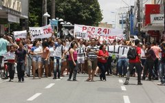 Estudantes protestam contra reforma do ensino médio e a PEC 241 em Arapiraca