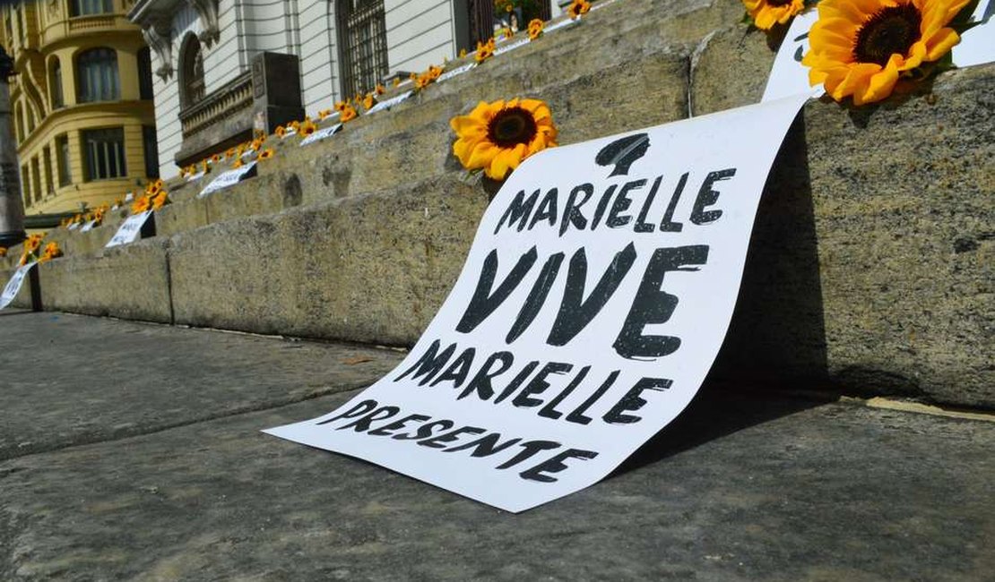 Com latidos, deputados criam mal estar em ato por Marielle