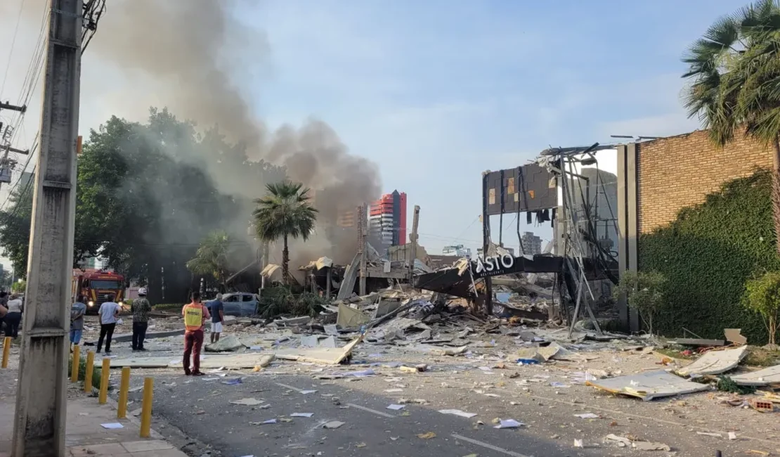 Forte explosão destrói restaurante e outros imóveis na Zona Leste de Teresina