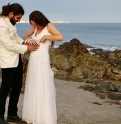 Mulher usa vestido especial para noivo cego “enxergá-la” no casamento