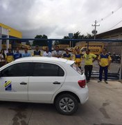 Funcionários dos Correios protestam em frente à empresa por melhores condições de trabalho