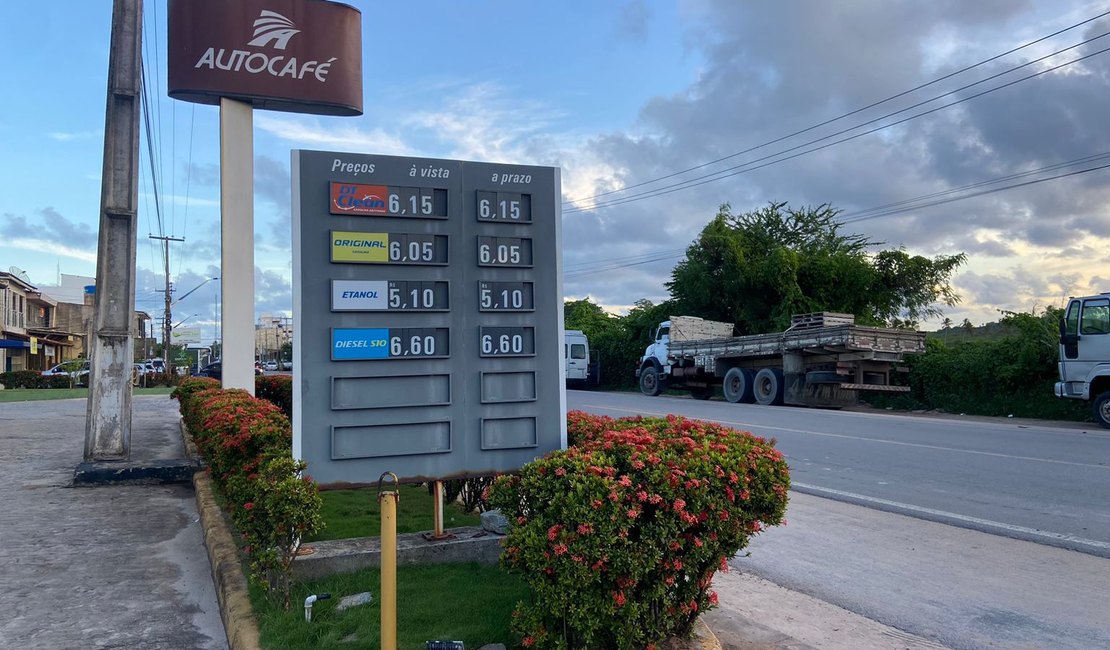 Litro da gasolina comum chega custar R$ 6,05 em Maragogi