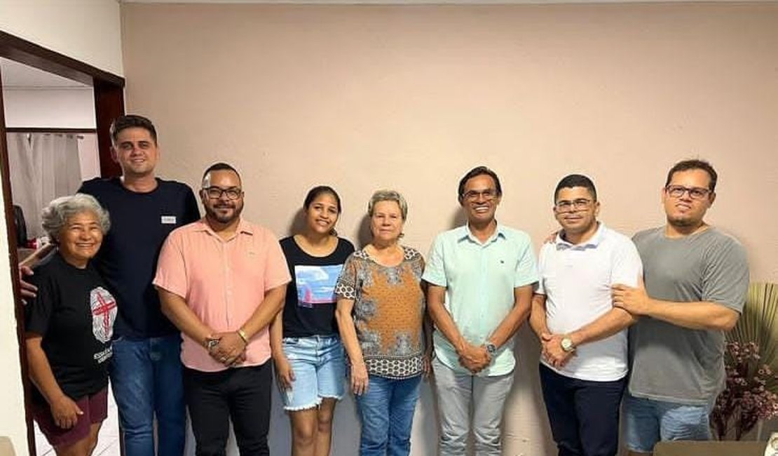 Ex-secretária de educação de Messias, Nenci Omena, declara apoio ao prefeito Marcos Silva