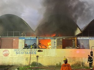 Incêndio atinge e destrói lojas nas proximidades do Mercado da Produção