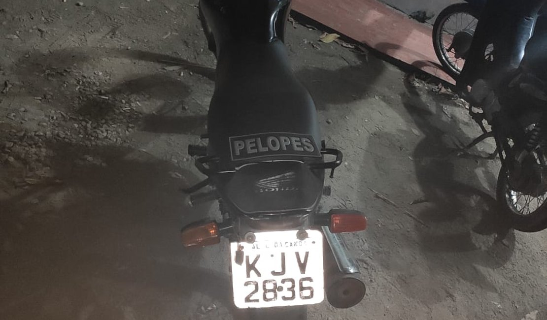 Dupla é presa com moto roubada em Arapiraca