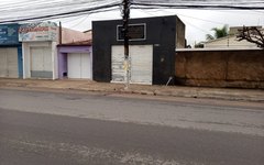 Homem perde controle de veículo e colide contra poste em Arapiraca