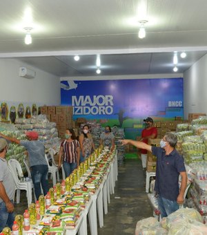 Prefeitura de Major Izidoro entrega mais de 3.500 kits de alimentação para alunos