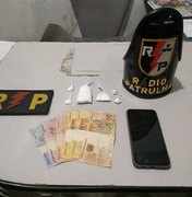 Homem é preso vendendo drogas em posto de combustíveis em Arapiraca